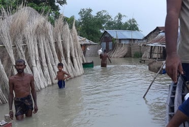 হু হু করে বাড়ছে পদ্মা-গড়াই নদীর পানি, নিম্নাঞ্চল প্লাবিত