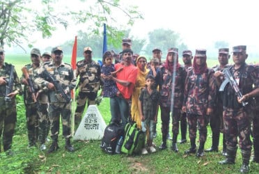 জয়পুরহাট সীমান্তে আটক পাঁচ জনকে ফেরত পাঠিয়েছে বিএসএফ
