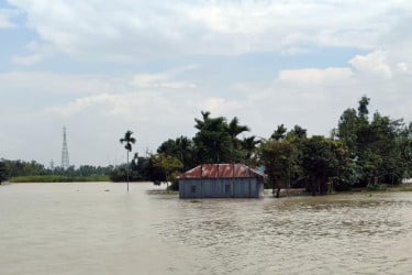 তিস্তার পানি বিপদসীমার ওপরে, রংপুরে নিম্নাঞ্চল প্লাবিত