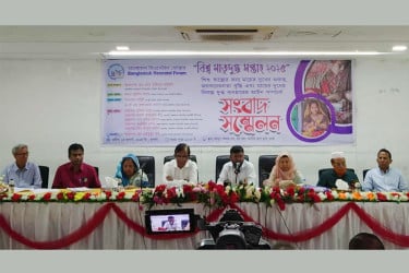 কমছে মাতৃদুগ্ধ পান, বাড়ছে নবজাতকের মৃত্যুঝুঁকি