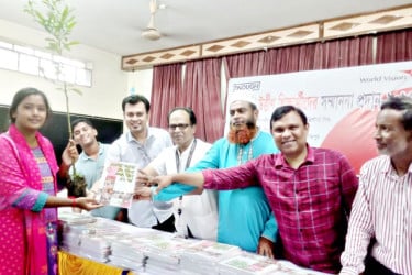 দিনাজপুরে এসএসসি শিক্ষার্থীদের সংবর্ধনায় দেওয়া হলো গাছ ও বই