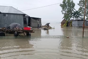 লালমনিরহাটের নিম্নাঞ্চল প্লাবিত হয়ে পানিবন্দি ১৫ হাজার পরিবার