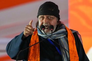 পাকিস্তানের যুদ্ধের হুমকির জবাবে মিঠুন চক্রবর্তীর বিস্ফোরক মন্তব্য!