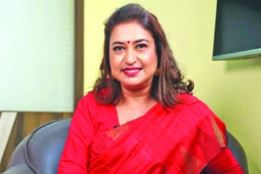 শতাব্দী রায়ের ভিন্ন ধারণা