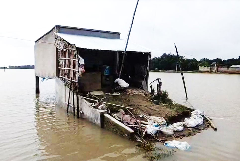চাঁপাইনবাবগঞ্জে পদ্মার পানি বৃদ্ধি অব্যাহত, আতঙ্কে ৫০ হাজার মানুষ