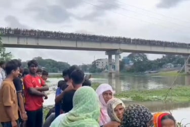 শ্রীপুরে ব্রিজ থেকে নদীতে ঝাঁপ, কলেজ ছাত্রী নিখোঁজ