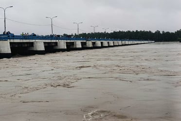 তিস্তার পানি বিপৎসীমার উপরে, ২০ হাজার পরিবার পানিবন্দী