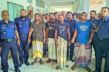 তারাগঞ্জে পিটিয়ে দুইজনকে হত্যা: ৪ জন রিমান্ডে, ৮ পুলিশ সদস্য বরখাস্ত