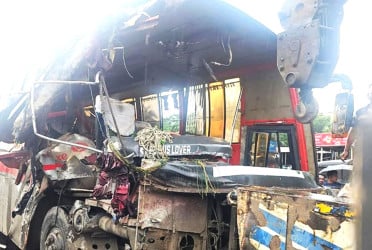 ফরিদপুরে দুইবাসের সংঘর্ষে নিহত ৩