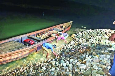 সাদাপাথরের কেরামতি