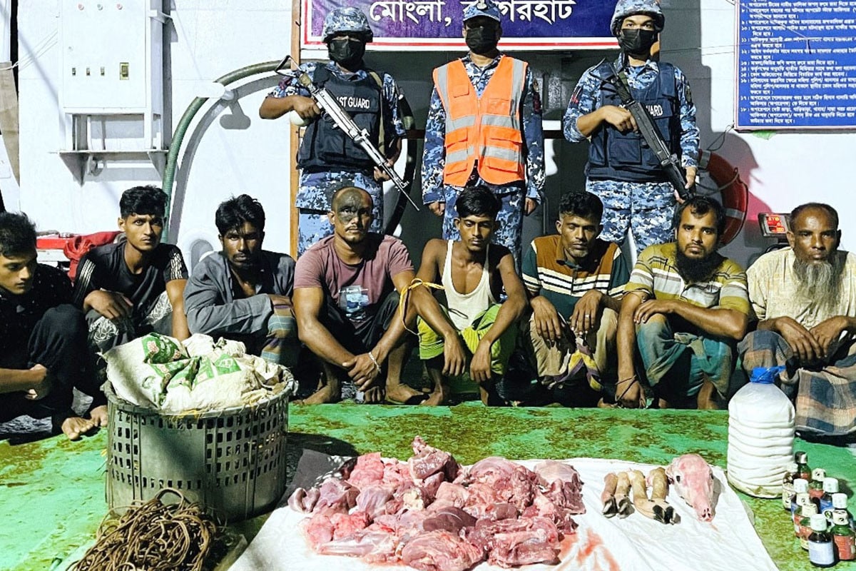 সুন্দরবনে হরিণের মাংস ও কাঁকড়াসহ আটক ৮