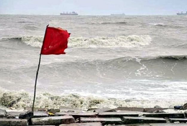 উপকূলে ৩ নম্বর সতর্ক সংকেত