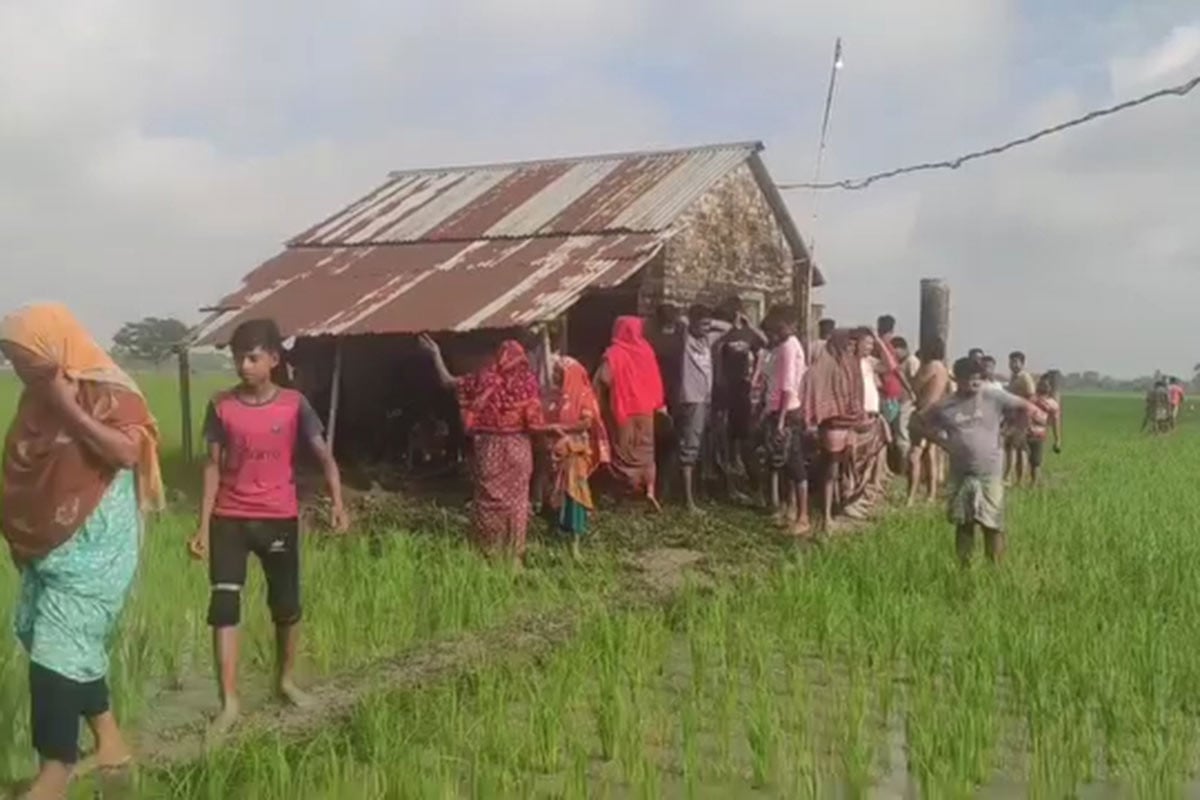 গভীর নলকূপের ঘরে হাত-পা বাঁধা নৈশ প্রহরীর লাশ