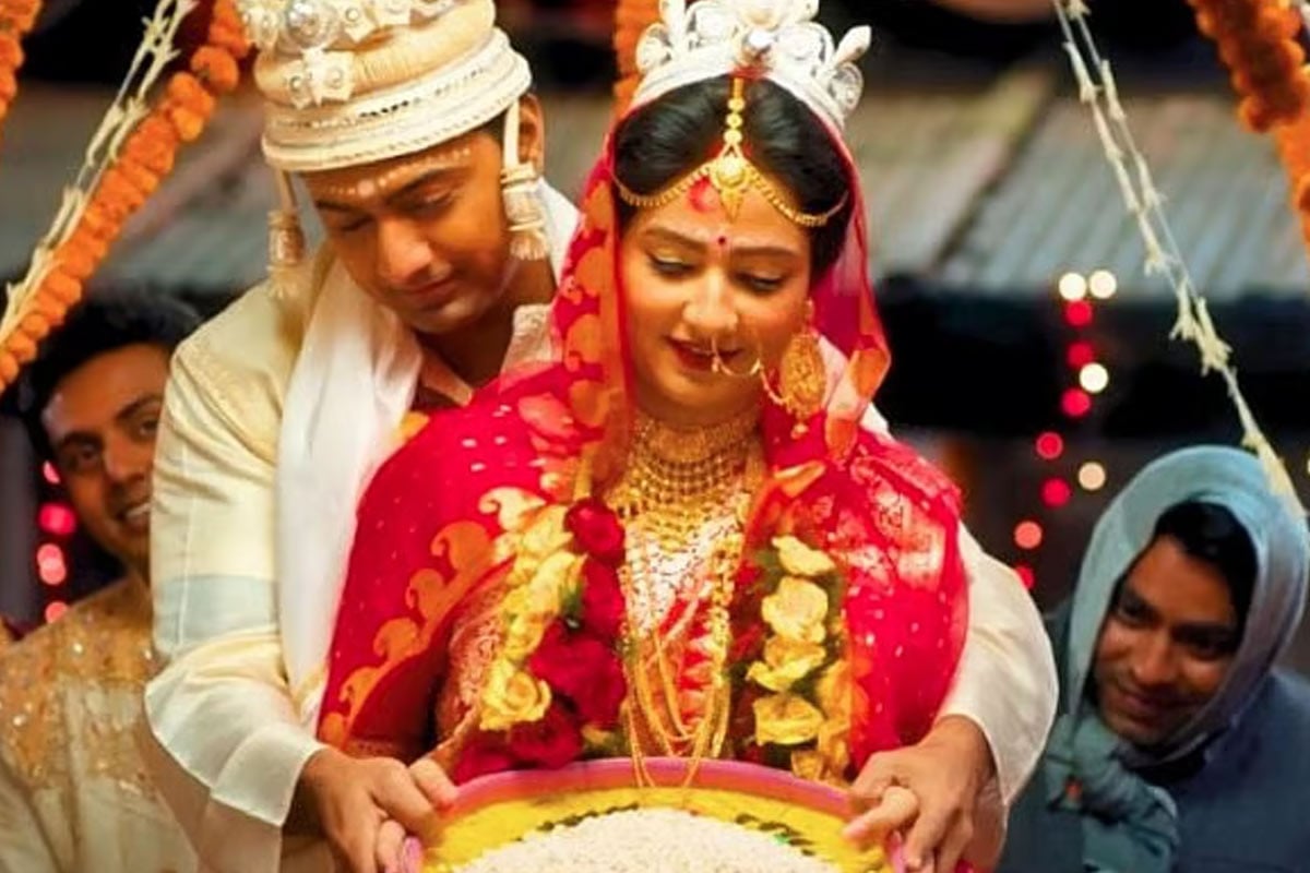 ‘ধূমকেতু’র ঝড়: রাত ২টা ও সকাল ৭টার শো হাউসফুল