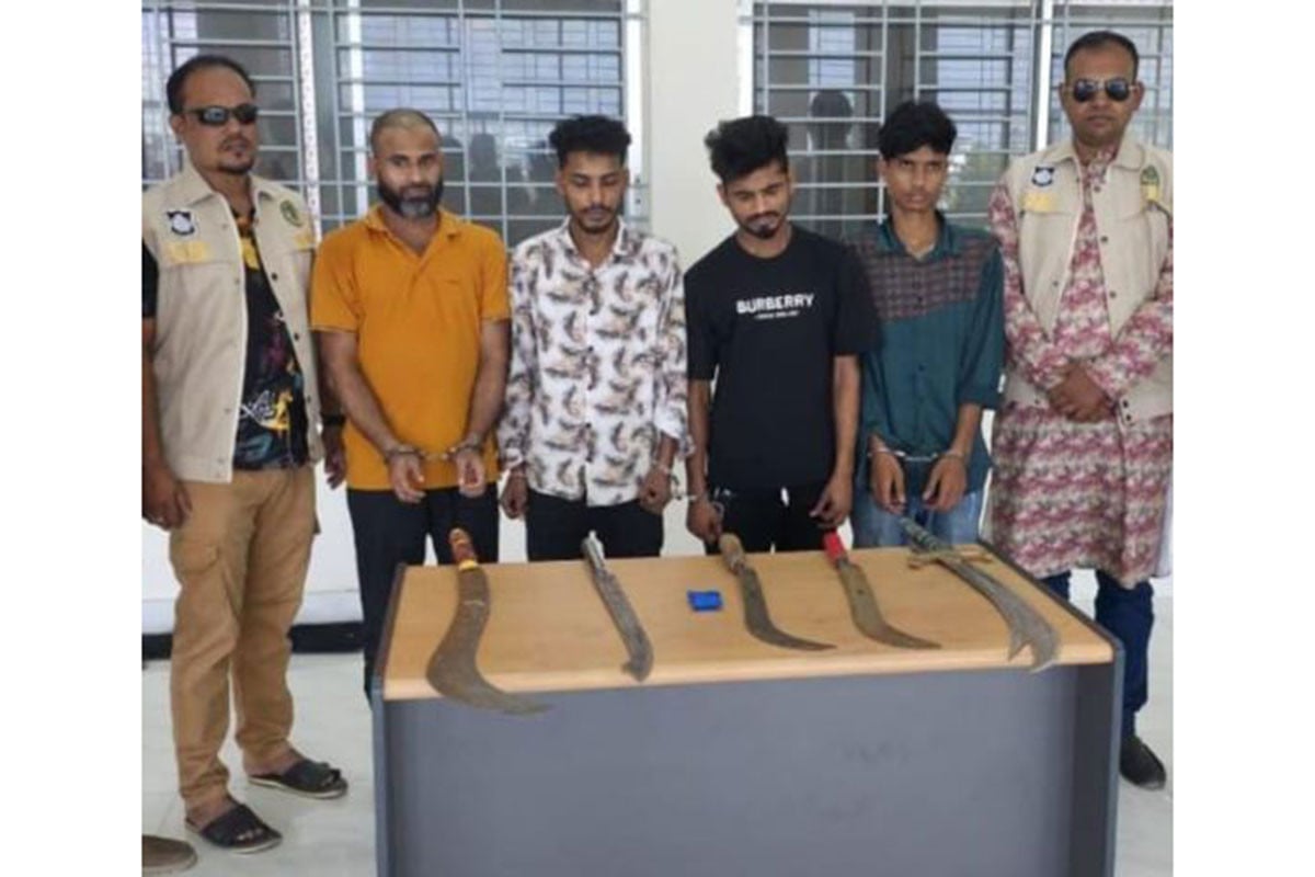 ইয়াবা ও ধারালো অস্ত্রসহ ইউপি সদস্য আটক
