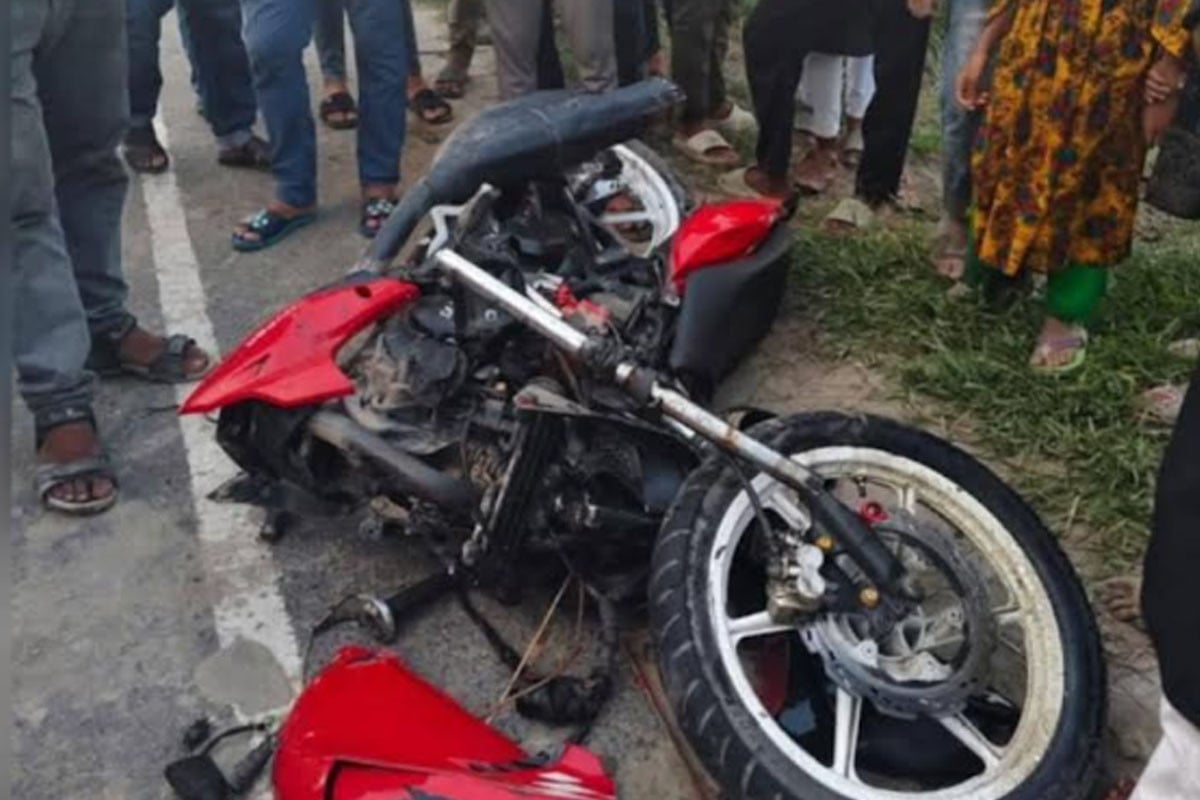 ১০ মোটরসাইকেল নিয়ে রেস, প্রাণ গেল দুই বন্ধুর