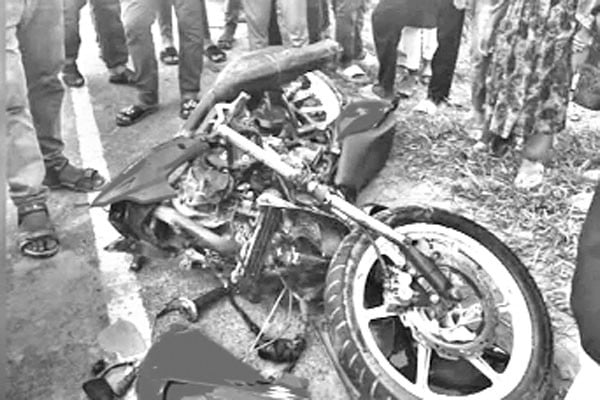সড়কে মা ছেলেসহ নিহত ৭