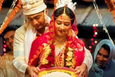 ‘ধূমকেতু’র ঝড়: রাত ২টা ও সকাল ৭টার শো হাউসফুল