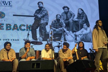 দেড় বছর পর মঞ্চে ফিরলো ‘অড সিগনেচার’