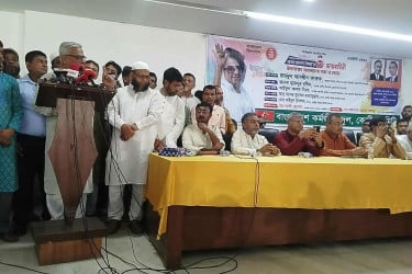 সুষ্ঠু নির্বাচন দিতে ব্যর্থ হলে ড. ইউনূস ইতিহাসে কলঙ্কিত হবেন : ফারুক