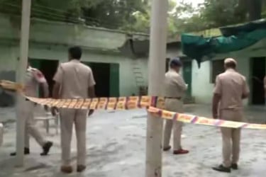 সম্রাট হুমায়ুনের সমাধির দেয়াল ধসে আটকা ৭ জন