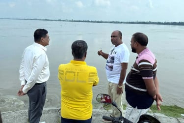 অবশেষে তিস্তা বাঁধে ভাঙন ঠেকানোর আশ্বাস