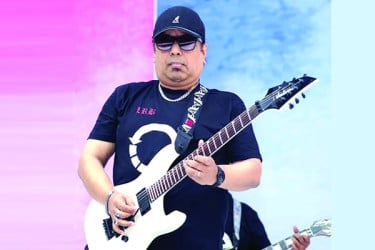 রুপালি গিটার যোদ্ধার গল্প