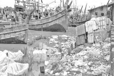দখল দূষণে অস্তিত্ব হারাচ্ছে নদী