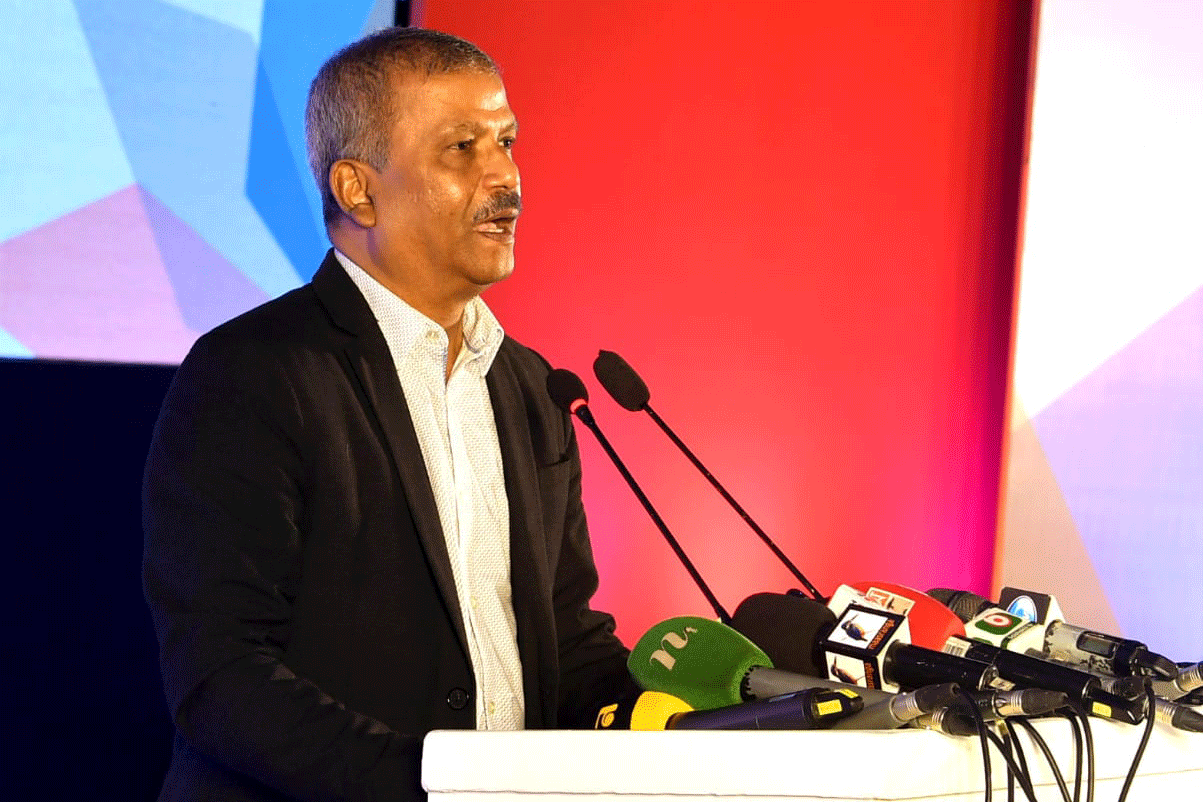মানুষ বিরক্ত ও নিরূপায় হয়ে চিকিৎসা নিতে বিদেশে যায়: আসিফ নজরুল