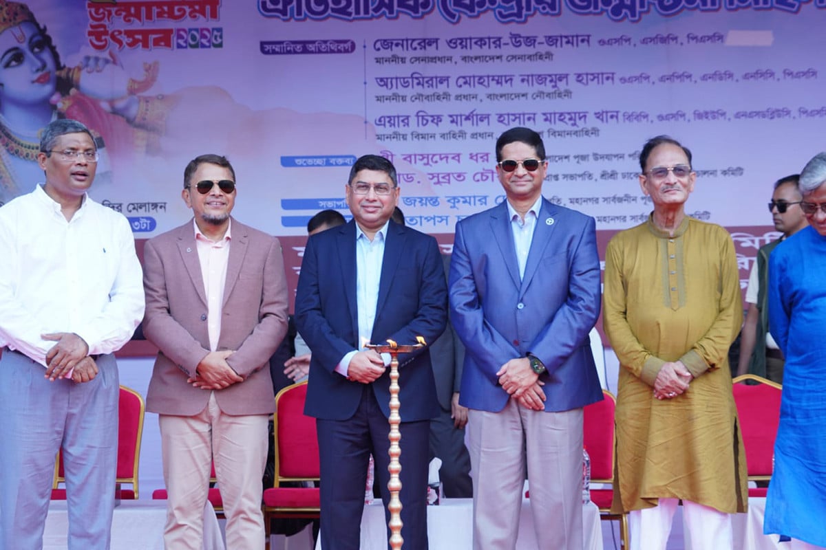 ধর্মীয় সম্প্রীতি ও ঐক্যের বার্তা নিয়ে জন্মাষ্টমী উৎসবে তিন বাহিনী প্রধান