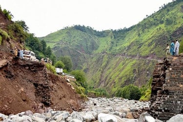 পাকিস্তানে ভয়াবহ বন্যায় মৃত্যু ২৫০ ছাড়াল