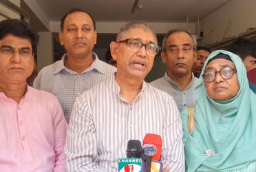 বিচ্ছিন্ন ঘটনা নিয়ন্ত্রণে সরকারকে কঠোর হতে হবে: আযম খান