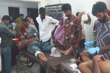 নড়াইলে আধিপত্য বিস্তার নিয়ে দু’পক্ষের সংঘর্ষ, নারীসহ আহত ৩০