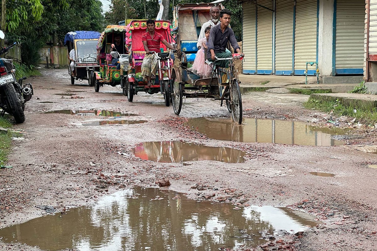 নেত্রকোনার ছয় কিলোমিটার সড়কে দুর্ভোগ হাজারো মানুষের