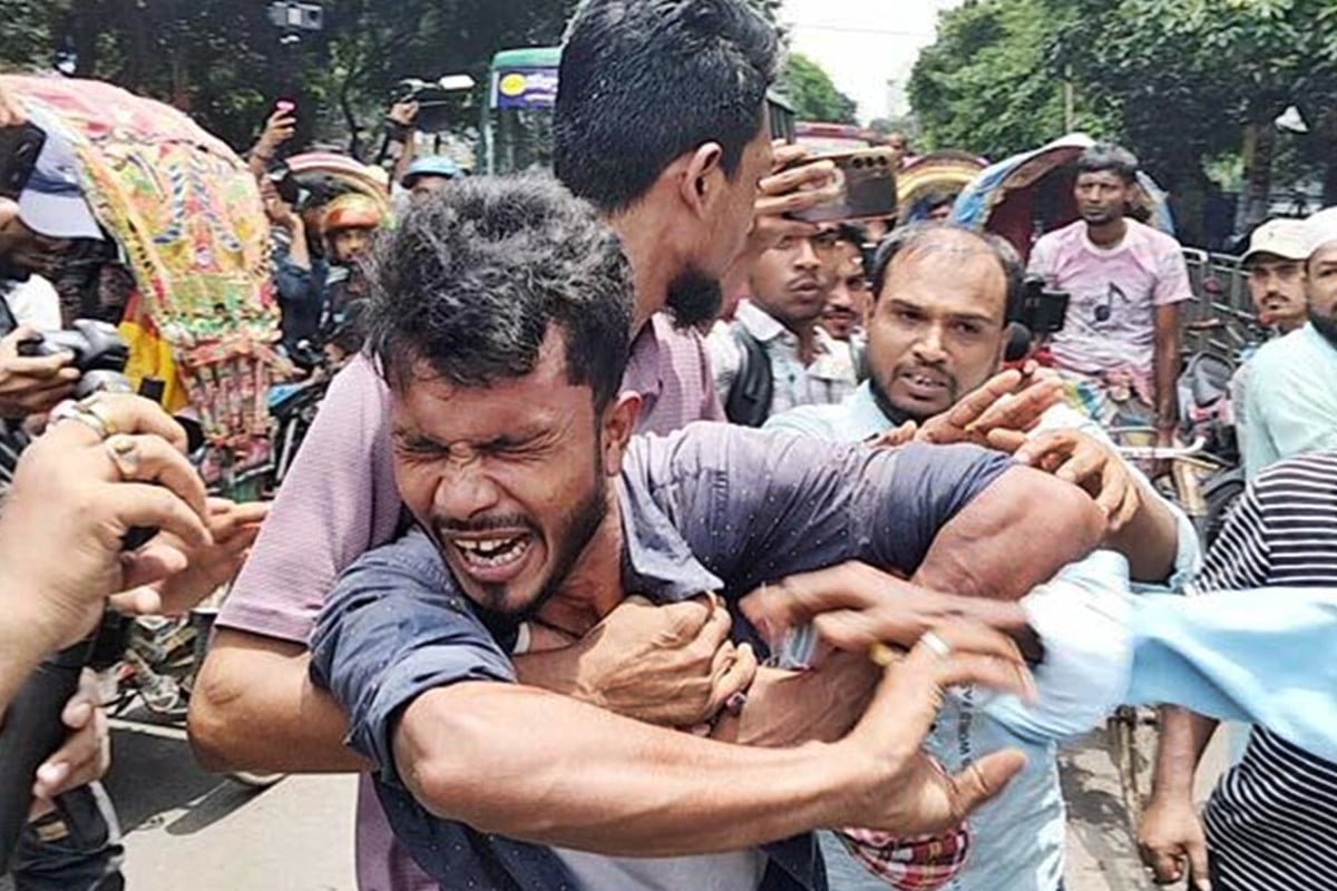 সেই রিকশাচালককে কীসের ভিত্তিতে গ্রেফতার, ওসির ব্যাখ্যা তলব
