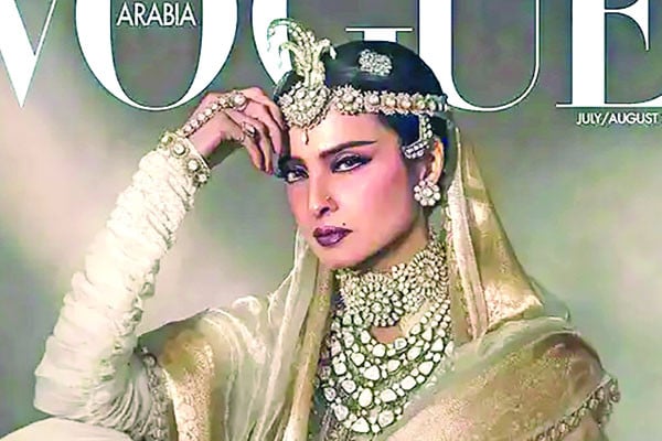 কেন আত্মহত্যা করতে চেয়েছিলেন রেখা