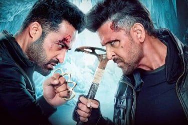 ‘ওয়ার টু’ মুক্তির দুই দিনে পার করেছে ১০০ কোটির মাইলফলক