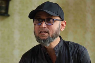 কক্সবাজারে হঠাৎ অসুস্থ সংস্কৃতি উপদেষ্টা, হেলিকপ্টারে ঢাকায় প্রেরণ