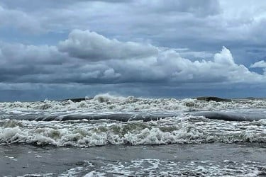 ১২ ঘণ্টার মধ্যে বঙ্গোপসাগরে লঘুচাপ সৃষ্টি হতে পারে