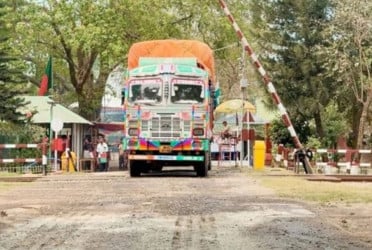 হিলি স্থলবন্দর দিয়ে পিঁয়াজ আমদানি শুরু