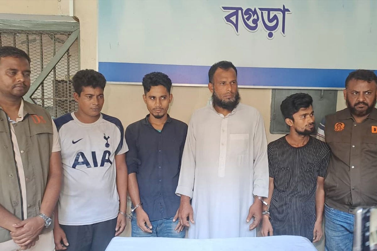 বগুড়ায় ডেইরি ফার্মে ডাকাতি, গ্রেফতার ৫