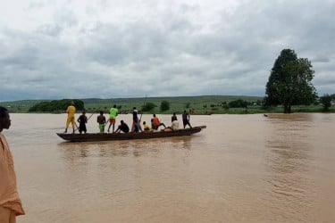 নাইজেরিয়ায় নৌকা ডুবে নিখোঁজ ৪০