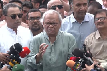 প্রশাসন থেকে আওয়ামী ক্যাডারদের অপসারণ করতে হবে : রিজভী