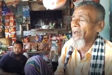 দোতরা হারালেও থেমে নেই আমজাদ বয়াতির গান
