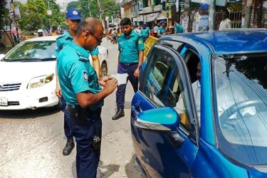 রাজধানীতে ট্রাফিক আইন লঙ্ঘনে ডিএমপির ২২৬৪ মামলা