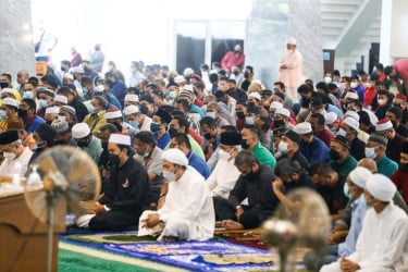 জুমার নামাজে না গেলে দুই বছরের দণ্ড, মালয়েশিয়ার রাজ্যে নতুন আইন