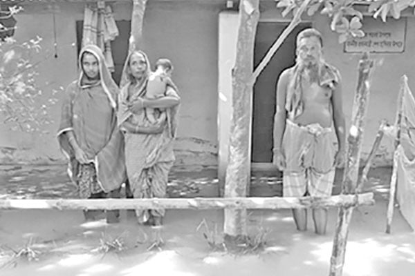 রান্নাঘরে নোংরা পানি দুর্বিষহ জীবন