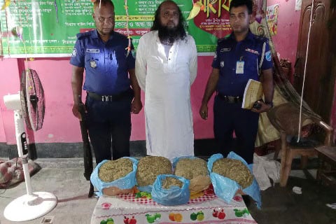 শ্রীপুরে গাঁজা ও দেশীয় অস্ত্রসহ মাদক ব্যবসায়ী আটক