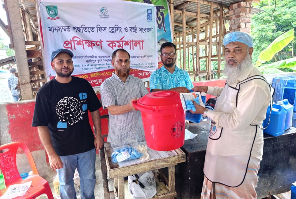 মানসম্মত পদ্ধতিতে ফিশ ড্রেসিং ও বর্জ্য সংরক্ষণ বিষয়ক প্রশিক্ষণ কর্মশালা অনুষ্ঠিত