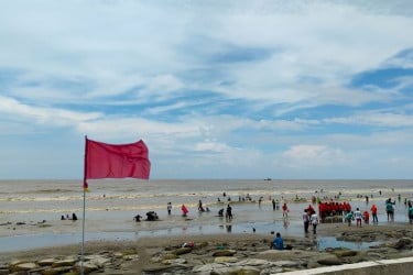 চার সমুদ্রবন্দরে ৩ নম্বর সতর্কসংকেত